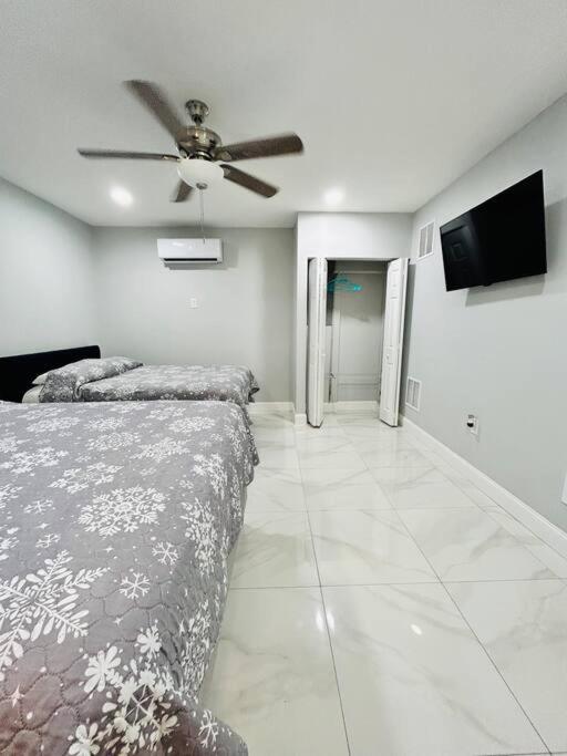 Grey Novo Studio + Free-Parking&Wifi Tampa Eksteriør billede