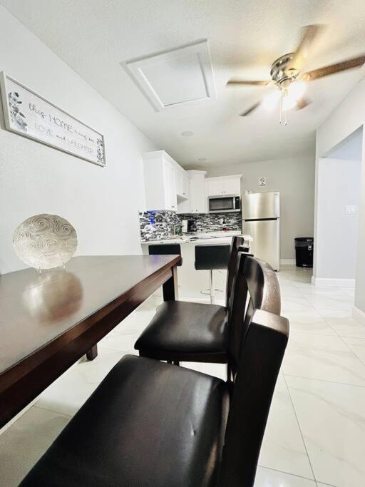 Grey Novo Studio + Free-Parking&Wifi Tampa Eksteriør billede