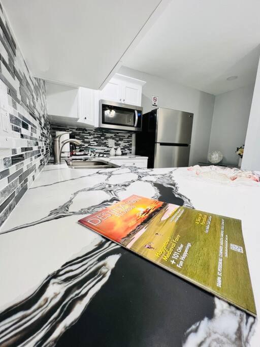 Grey Novo Studio + Free-Parking&Wifi Tampa Eksteriør billede