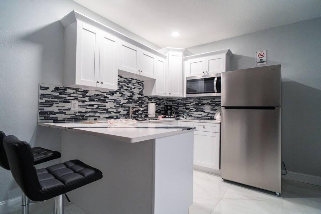 Grey Novo Studio + Free-Parking&Wifi Tampa Eksteriør billede