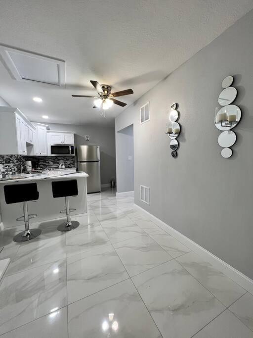 Grey Novo Studio + Free-Parking&Wifi Tampa Eksteriør billede